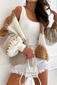 Gemütliche Strickjacke mit kontrastierenden Nähten